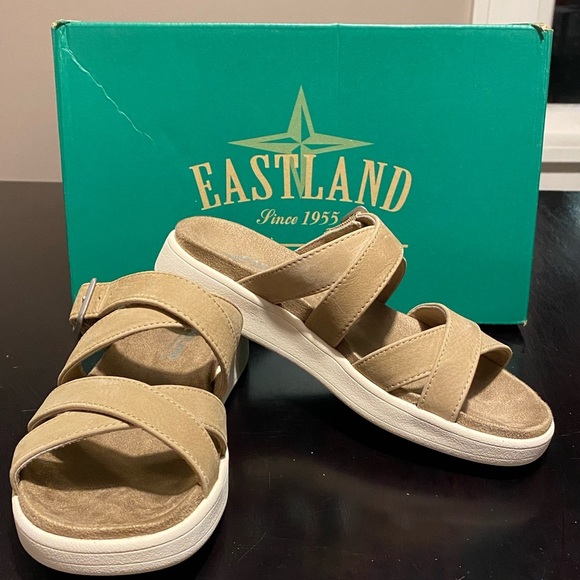 Eastland Machias tan leather slide new size 7. Flatform sandals - Picture 9 of 10